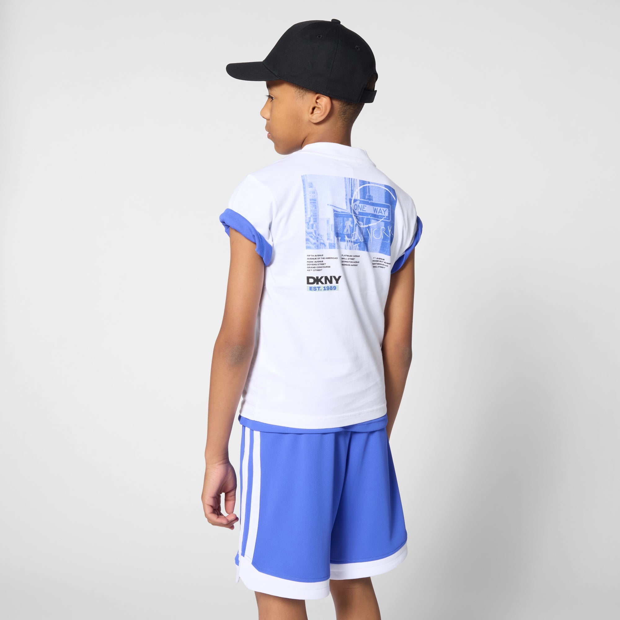 DKNYLogo Patch T-Shirt3617165889738SAVANNA