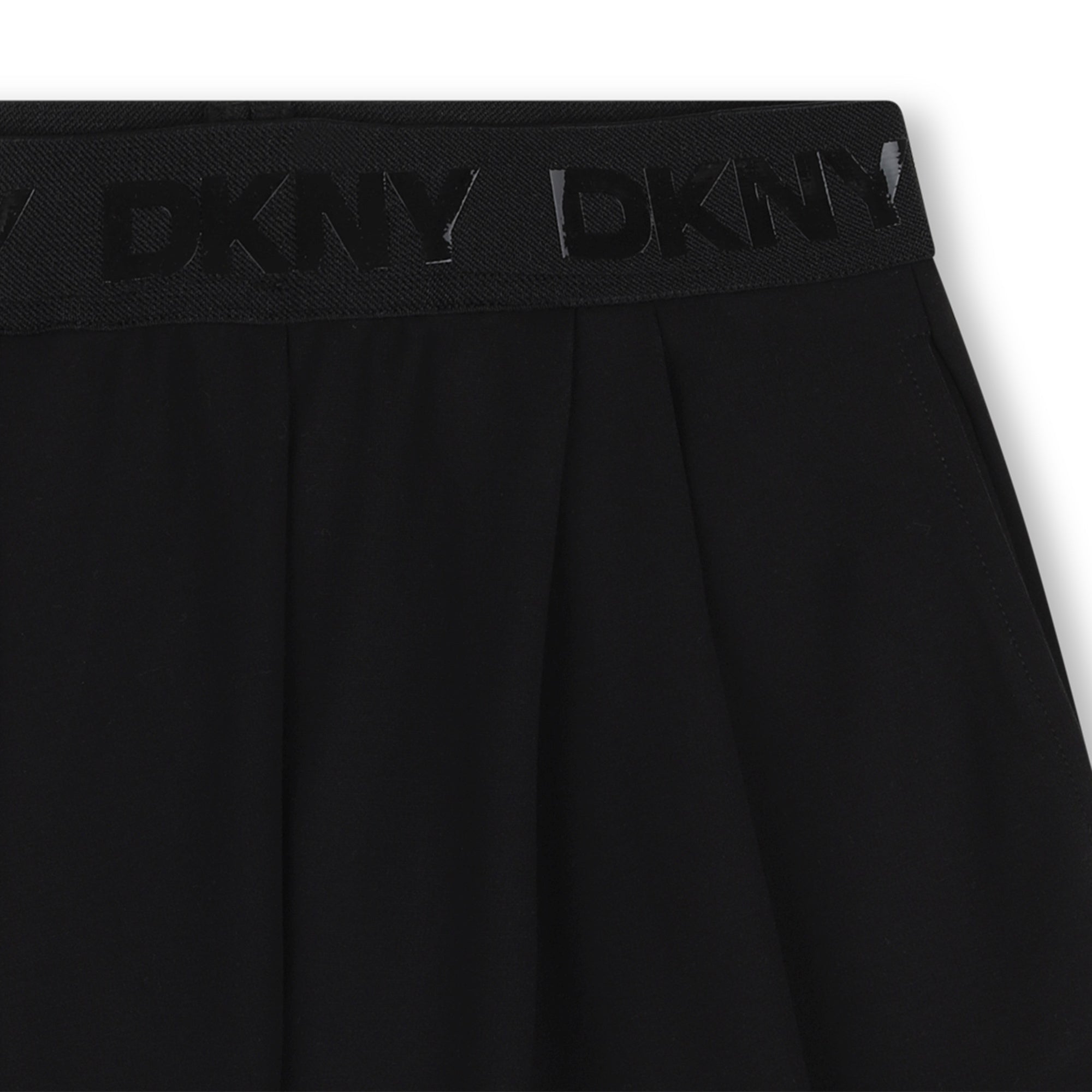 DKNYPleated Logo Shorts3617165852954SAVANNA